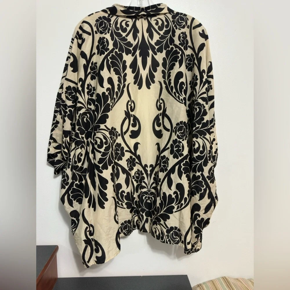 Chico's Black and Cream Patterned Kimono - Picture 2 of 7